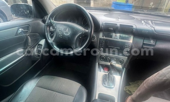 Sayi Na hannu Mercedes‒Benz C–Class Black Mota in Douala a Ƙasar Kamaru Sayi Na hannu Mercedes‒Benz C–Class Black Mota in Douala a Ƙasar Kamaru