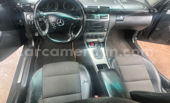Sayi Na hannu Mercedes‒Benz C–Class Black Mota in Douala a Ƙasar Kamaru Sayi Na hannu Mercedes‒Benz C–Class Black Mota in Douala a Ƙasar Kamaru