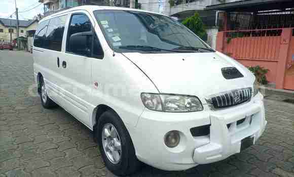 Buy Used Hyundai Starex (H-1) White Car in Douala in Littoral Cameroon