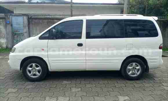 Sayi Na hannu Hyundai Starex (H-1) White Mota in Douala a Ƙasar Kamaru Sayi Na hannu Hyundai Starex (H-1) White Mota in Douala a Ƙasar Kamaru