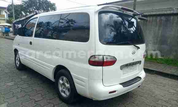 Sayi Na hannu Hyundai Starex (H-1) White Mota in Douala a Ƙasar Kamaru Sayi Na hannu Hyundai Starex (H-1) White Mota in Douala a Ƙasar Kamaru