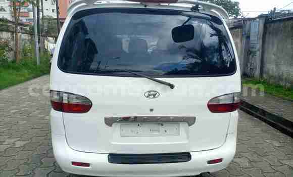 Sayi Na hannu Hyundai Starex (H-1) White Mota in Douala a Ƙasar Kamaru Sayi Na hannu Hyundai Starex (H-1) White Mota in Douala a Ƙasar Kamaru