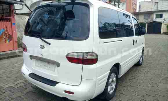 Sayi Na hannu Hyundai Starex (H-1) White Mota in Douala a Ƙasar Kamaru Sayi Na hannu Hyundai Starex (H-1) White Mota in Douala a Ƙasar Kamaru