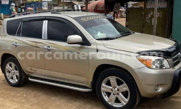 Sayi Na hannu Toyota RAV4 M Mota in Douala a Ƙasar Kamaru Sayi Na hannu Toyota RAV4 M Mota in Douala a Ƙasar Kamaru