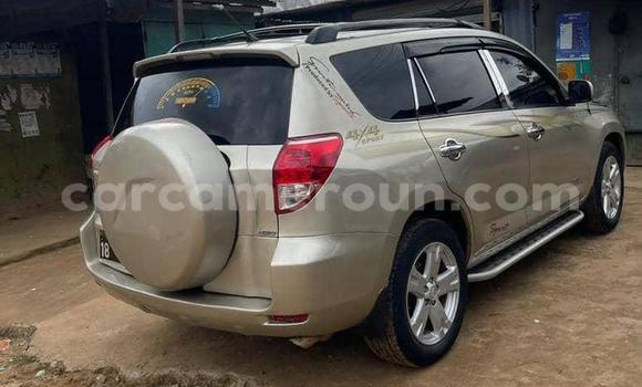 Sayi Na hannu Toyota RAV4 M Mota in Douala a Ƙasar Kamaru Sayi Na hannu Toyota RAV4 M Mota in Douala a Ƙasar Kamaru