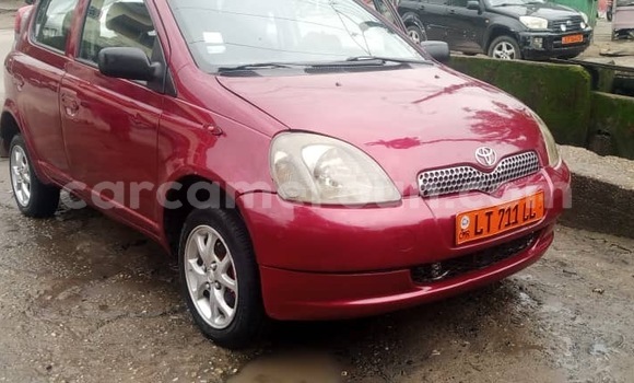 Sayi Na hannu Toyota Yaris Red Mota in Douala a Ƙasar Kamaru