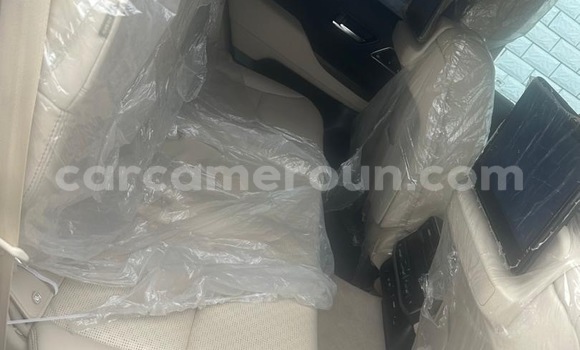 Sayi Sabo Toyota Land Cruiser White Mota in Douala a Ƙasar Kamaru Sayi Sabo Toyota Land Cruiser White Mota in Douala a Ƙasar Kamaru