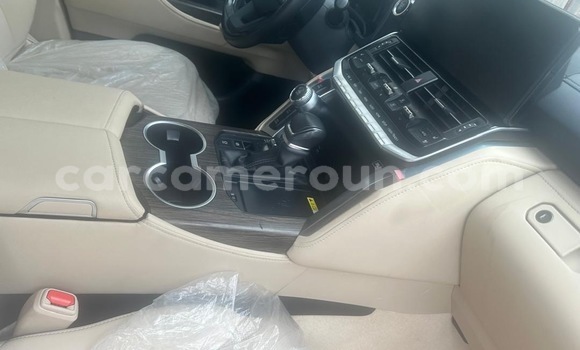 Sayi Sabo Toyota Land Cruiser White Mota in Douala a Ƙasar Kamaru Sayi Sabo Toyota Land Cruiser White Mota in Douala a Ƙasar Kamaru