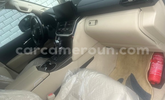 Sayi Sabo Toyota Land Cruiser White Mota in Douala a Ƙasar Kamaru Sayi Sabo Toyota Land Cruiser White Mota in Douala a Ƙasar Kamaru