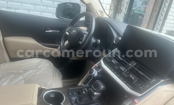 Sayi Sabo Toyota Land Cruiser White Mota in Douala a Ƙasar Kamaru Sayi Sabo Toyota Land Cruiser White Mota in Douala a Ƙasar Kamaru