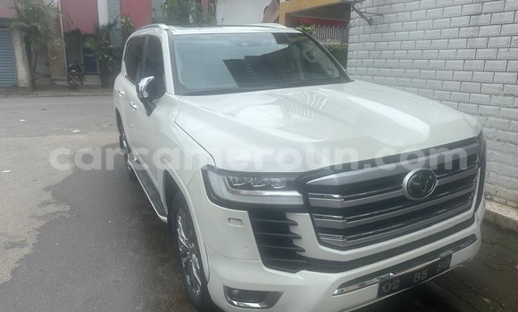 Sayi Sabo Toyota Land Cruiser White Mota in Douala a Ƙasar Kamaru Sayi Sabo Toyota Land Cruiser White Mota in Douala a Ƙasar Kamaru