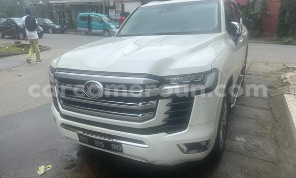 Sayi Sabo Toyota Land Cruiser White Mota in Douala a Ƙasar Kamaru Sayi Sabo Toyota Land Cruiser White Mota in Douala a Ƙasar Kamaru