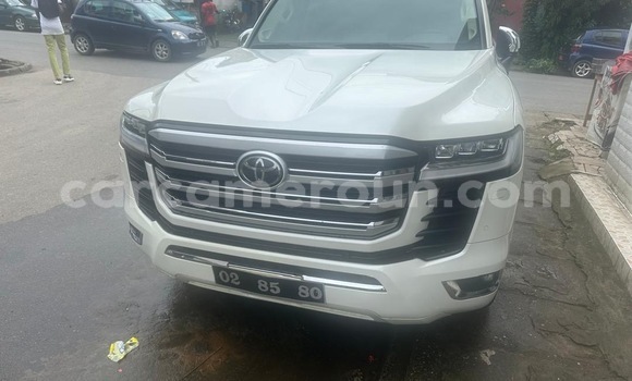 Sayi Sabo Toyota Land Cruiser White Mota in Douala a Ƙasar Kamaru Sayi Sabo Toyota Land Cruiser White Mota in Douala a Ƙasar Kamaru