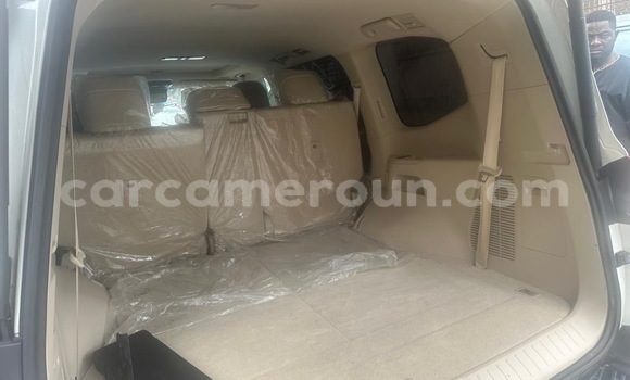 Sayi Sabo Toyota Land Cruiser White Mota in Douala a Ƙasar Kamaru Sayi Sabo Toyota Land Cruiser White Mota in Douala a Ƙasar Kamaru