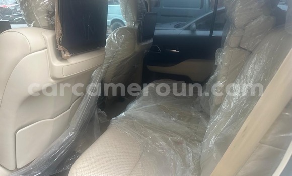 Sayi Sabo Toyota Land Cruiser White Mota in Douala a Ƙasar Kamaru Sayi Sabo Toyota Land Cruiser White Mota in Douala a Ƙasar Kamaru