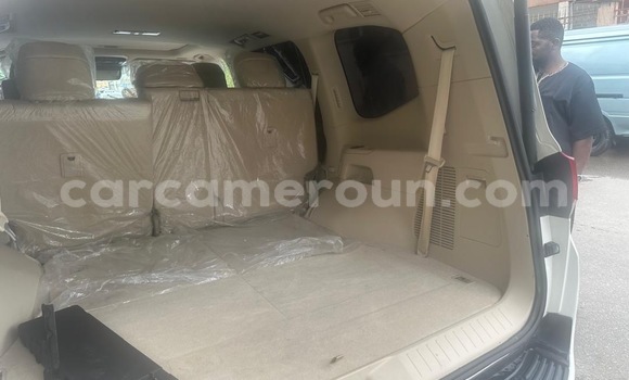 Sayi Sabo Toyota Land Cruiser White Mota in Douala a Ƙasar Kamaru Sayi Sabo Toyota Land Cruiser White Mota in Douala a Ƙasar Kamaru