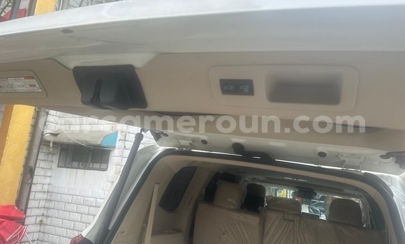 Sayi Sabo Toyota Land Cruiser White Mota in Douala a Ƙasar Kamaru Sayi Sabo Toyota Land Cruiser White Mota in Douala a Ƙasar Kamaru