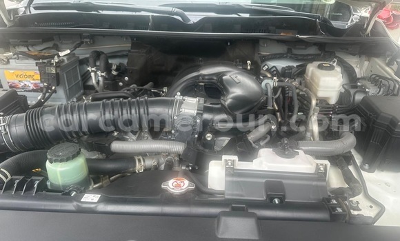 Sayi Sabo Toyota Land Cruiser White Mota in Douala a Ƙasar Kamaru Sayi Sabo Toyota Land Cruiser White Mota in Douala a Ƙasar Kamaru