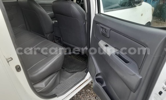 Buy Used Toyota Pickup White Car in Douala in Littoral Cameroon Buy Used Toyota Pickup White Car in Douala in Littoral Cameroon
