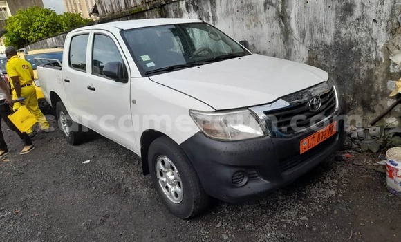 Buy Used Toyota Pickup White Car in Douala in Littoral Cameroon Buy Used Toyota Pickup White Car in Douala in Littoral Cameroon