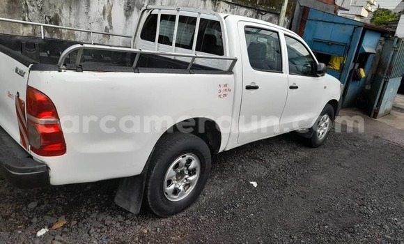 Buy Used Toyota Pickup White Car in Douala in Littoral Cameroon Buy Used Toyota Pickup White Car in Douala in Littoral Cameroon