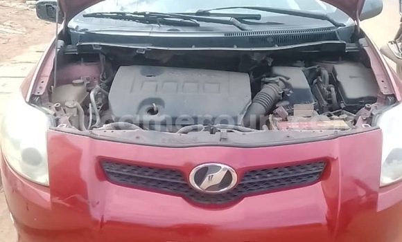 Sayi Na hannu Toyota Auris Red Mota in Douala a Ƙasar Kamaru