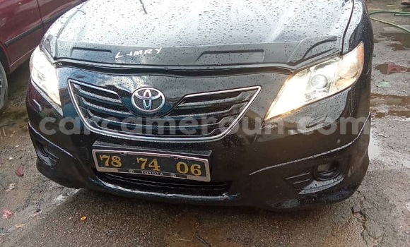 Sayi Na hannu Toyota Camry Black Mota in Douala a Ƙasar Kamaru