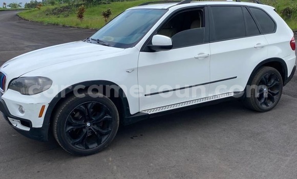 Sayi Na hannu BMW X5 White Mota in Douala a Ƙasar Kamaru