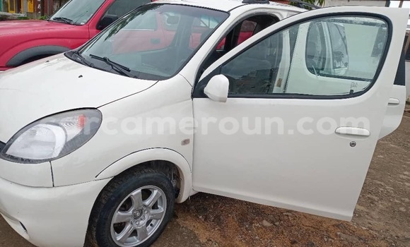 Buy Used Toyota Yaris Verso White Car in Douala in Littoral Cameroon Buy Used Toyota Yaris Verso White Car in Douala in Littoral Cameroon