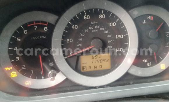Sayi Na hannu Toyota RAV4 Brown Mota in Douala a Ƙasar Kamaru Sayi Na hannu Toyota RAV4 Brown Mota in Douala a Ƙasar Kamaru