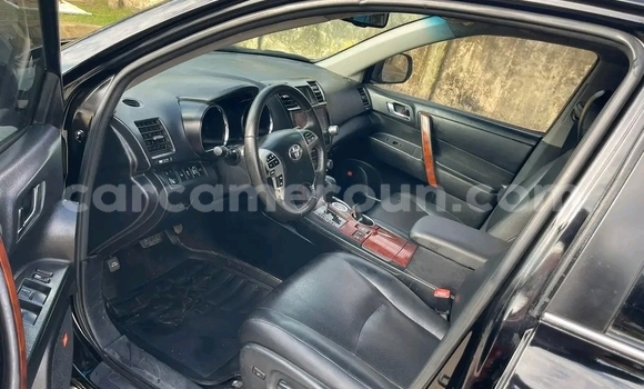 Sayi Na hannu Toyota Highlander Black Mota in Douala a Ƙasar Kamaru Sayi Na hannu Toyota Highlander Black Mota in Douala a Ƙasar Kamaru