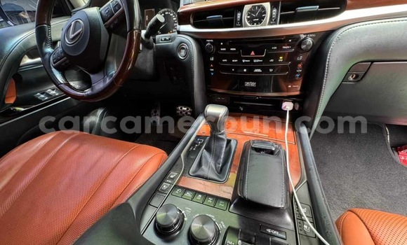 Sayi Imported Lexus LX Azurfa Mota in Douala a Ƙasar Kamaru Sayi Imported Lexus LX Azurfa Mota in Douala a Ƙasar Kamaru