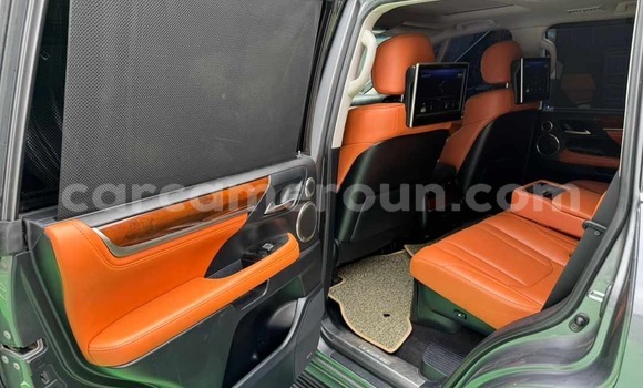 Sayi Imported Lexus LX Azurfa Mota in Douala a Ƙasar Kamaru Sayi Imported Lexus LX Azurfa Mota in Douala a Ƙasar Kamaru