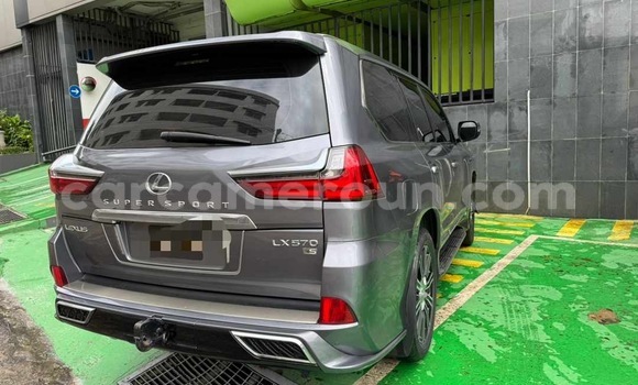 Sayi Imported Lexus LX Azurfa Mota in Douala a Ƙasar Kamaru Sayi Imported Lexus LX Azurfa Mota in Douala a Ƙasar Kamaru