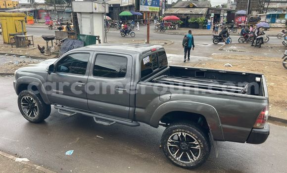 Sayi Imported Toyota Tacoma Azurfa Mota in Douala a Ƙasar Kamaru Sayi Imported Toyota Tacoma Azurfa Mota in Douala a Ƙasar Kamaru