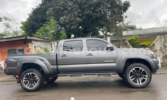 Sayi Imported Toyota Tacoma Azurfa Mota in Douala a Ƙasar Kamaru Sayi Imported Toyota Tacoma Azurfa Mota in Douala a Ƙasar Kamaru