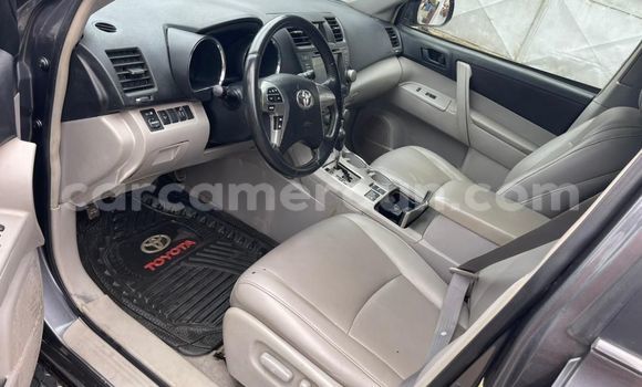 Buy Import Toyota Highlander Silver Car in Douala in Littoral Cameroon Buy Import Toyota Highlander Silver Car in Douala in Littoral Cameroon