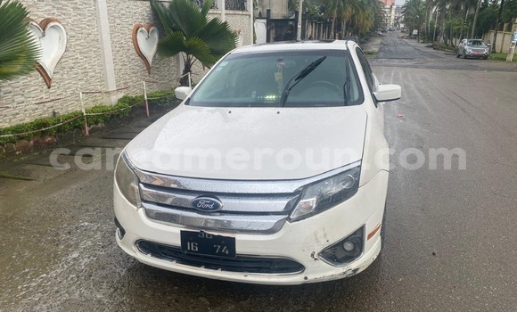 Sayi Imported Ford Fusion White Mota in Douala a Ƙasar Kamaru