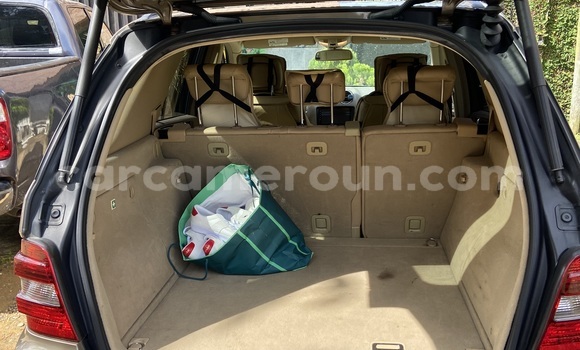 Sayi Imported Mercedes‒Benz ML–Class Sauran Mota in Douala a Ƙasar Kamaru Sayi Imported Mercedes‒Benz ML–Class Sauran Mota in Douala a Ƙasar Kamaru