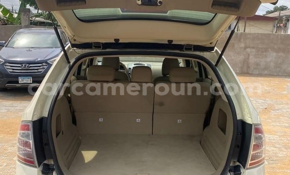 Sayi Imported Ford Edge White Mota in Douala a Ƙasar Kamaru Sayi Imported Ford Edge White Mota in Douala a Ƙasar Kamaru