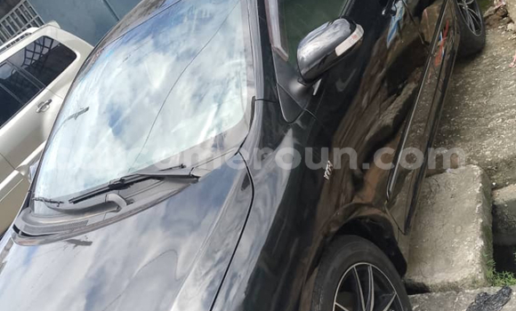 Sayi Imported Toyota Corolla Black Mota in Douala a Ƙasar Kamaru Sayi Imported Toyota Corolla Black Mota in Douala a Ƙasar Kamaru