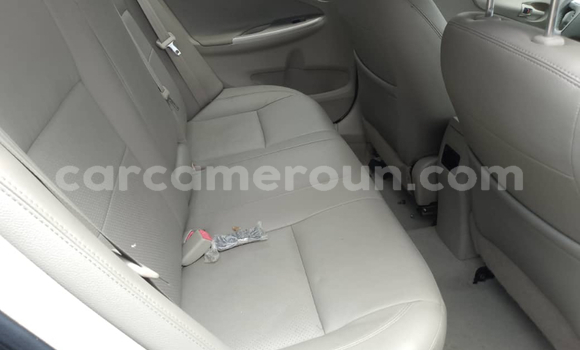 Sayi Imported Toyota Corolla Black Mota in Douala a Ƙasar Kamaru Sayi Imported Toyota Corolla Black Mota in Douala a Ƙasar Kamaru