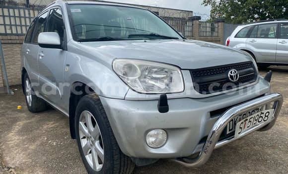 Sayi Imported Toyota RAV4 Azurfa Mota in Douala a Ƙasar Kamaru