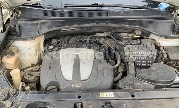 Buy Used Hyundai Santa Fe White Car in Douala in Littoral Cameroon Buy Used Hyundai Santa Fe White Car in Douala in Littoral Cameroon