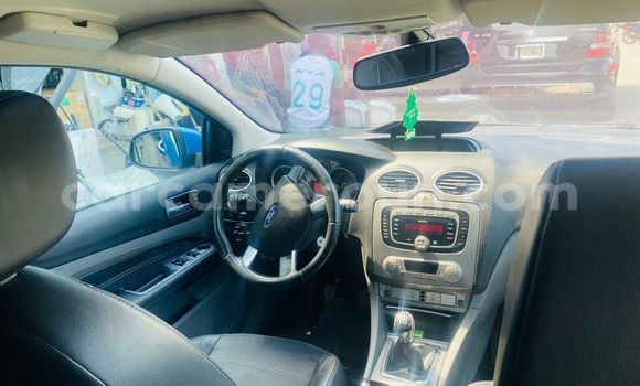 Sayi Imported Ford Focus Blue Mota in Douala a Ƙasar Kamaru Sayi Imported Ford Focus Blue Mota in Douala a Ƙasar Kamaru