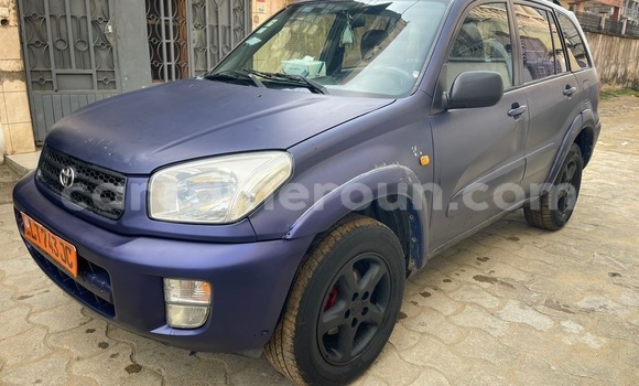 Sayi Na hannu Toyota RAV4 Blue Mota in Douala a Ƙasar Kamaru