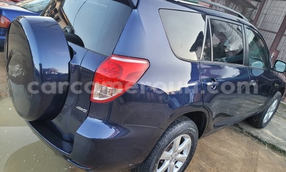 Sayi Na hannu Toyota RAV4 Blue Mota in Douala a Ƙasar Kamaru Sayi Na hannu Toyota RAV4 Blue Mota in Douala a Ƙasar Kamaru