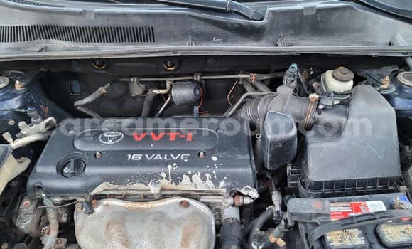 Sayi Na hannu Toyota RAV4 Blue Mota in Douala a Ƙasar Kamaru Sayi Na hannu Toyota RAV4 Blue Mota in Douala a Ƙasar Kamaru