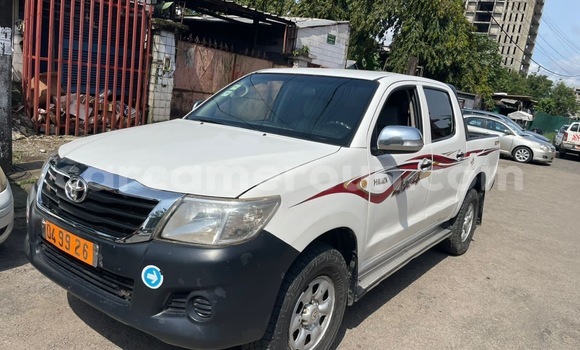 Acheter Import Voiture Toyota Hilux Blanc à Douala, Littoral Cameroon Acheter Import Voiture Toyota Hilux Blanc à Douala, Littoral Cameroon