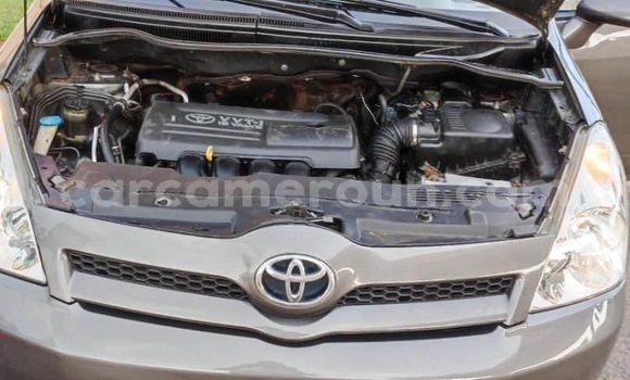Sayi Na hannu Toyota Corolla Verso Azurfa Mota in Douala a Ƙasar Kamaru Sayi Na hannu Toyota Corolla Verso Azurfa Mota in Douala a Ƙasar Kamaru